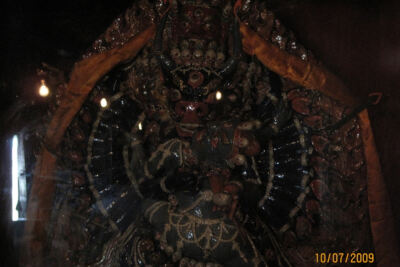 Статуя богини Кали в буддийском монастыре