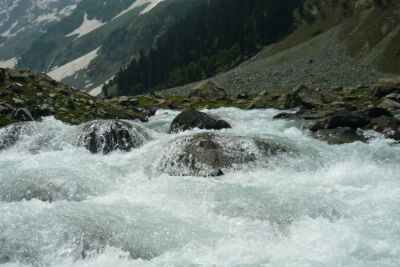Горная река в Гималаях