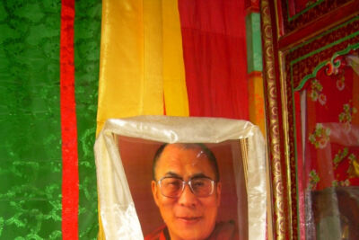 Портрет Далай-ламы в монастыре