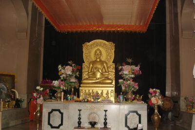 Алтарь храма Будды