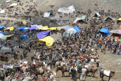 Лагерь паломников в Гималаях