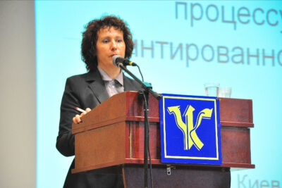 Сербина Л. Н. читает пленарный доклад
