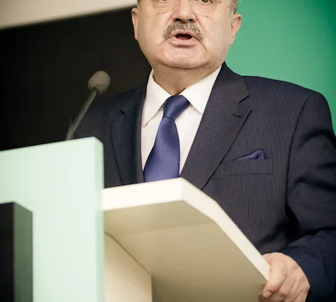 М.М. Решетников во время своего доклада