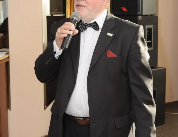 Наш президент с презентом