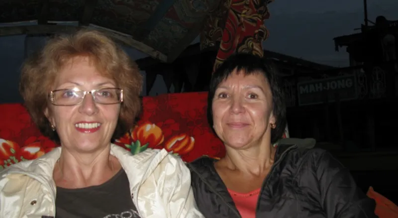 Г.А. Макарова и Л.Т. Чепенко на ночной прогулке по озеру Дал