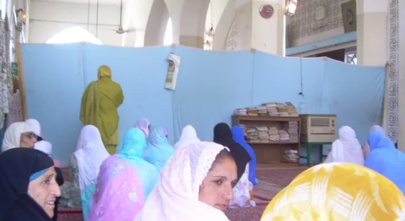 В мечети Шринагара