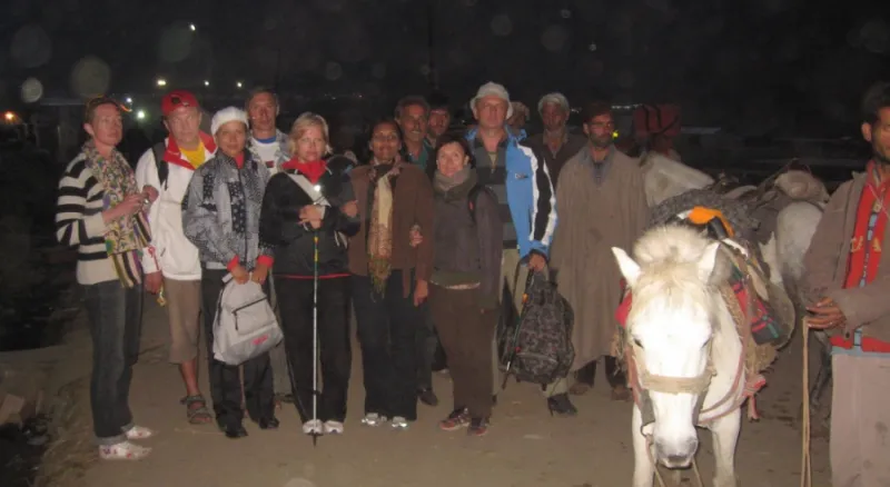 Экспедиция перед паломничеством в пещеру Шивы