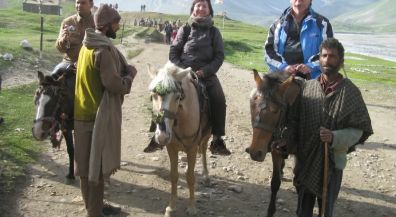 А.Горшков, Л. Чепенко, А.В. Синх во время конного восхождения