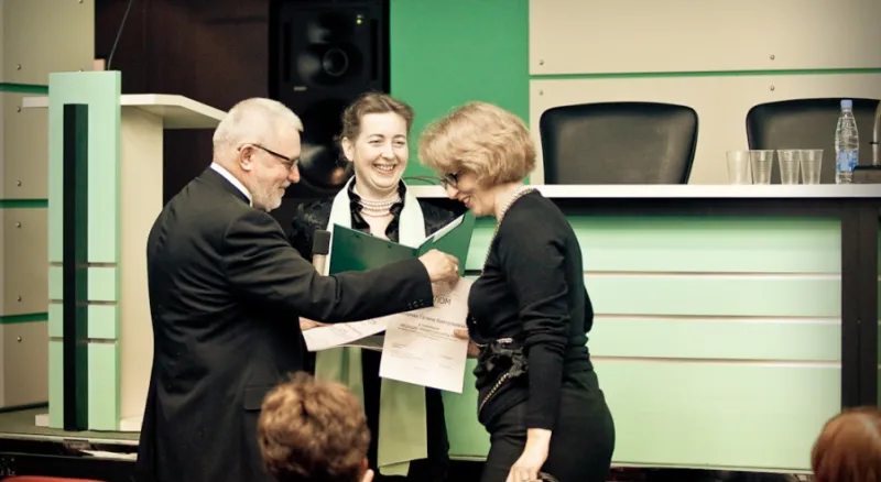 Диплом вручается Макаровой Галине Анатольевне