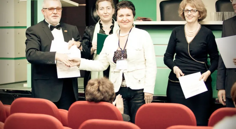 Диплом вручается Лавровой Нине Михайловне