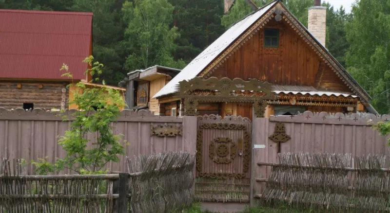 Резная усадьба