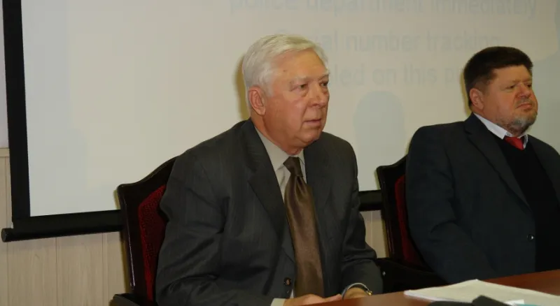 Профессора Е.М. Новиков и Е.А. Брюн