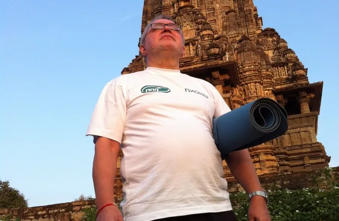 Виктор Викторович полон сил после вечерней йоги